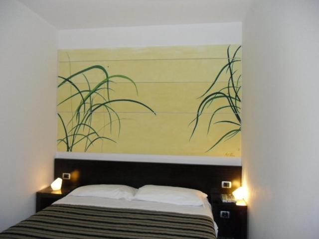 Hotel Zeffiro Sabaudia Habitación foto